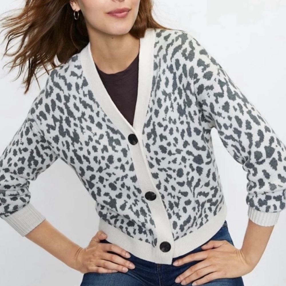 BRAND NEW Loft Oversized Grey & White Leopard Print Cardigan Color: Gray/White